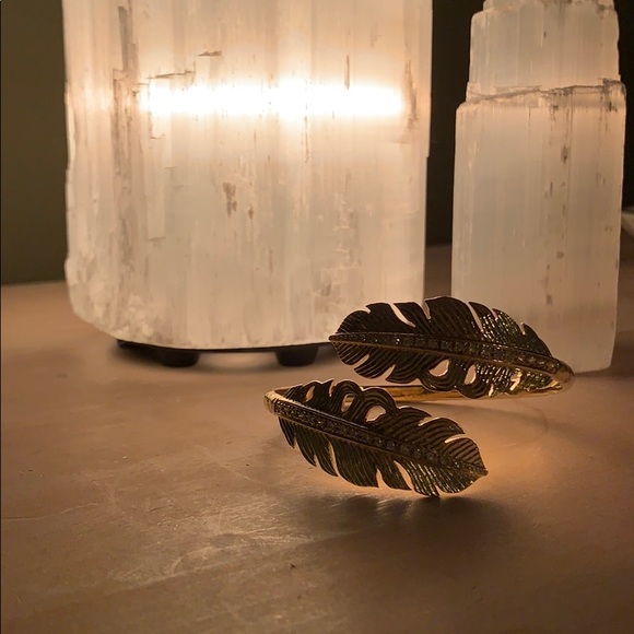 Feather cuff - Picture 4 of 6